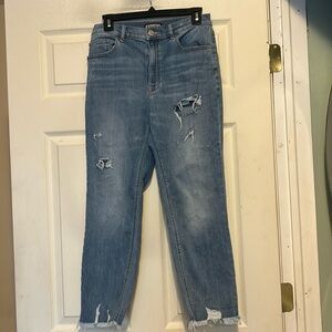 Express Distressed Cropped Straight Jeans Size 6 with a Frayed Hem